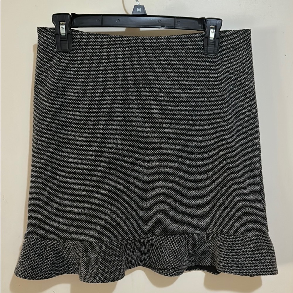 Loft Elegant Preppy  Black and Gray Ruffled Hem Skirt Size S